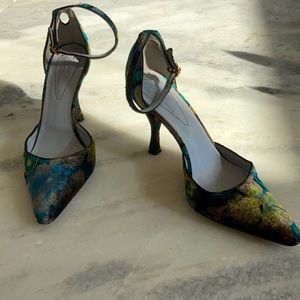 Arturo Chiang Unique Floral Velvet Brenda pumps